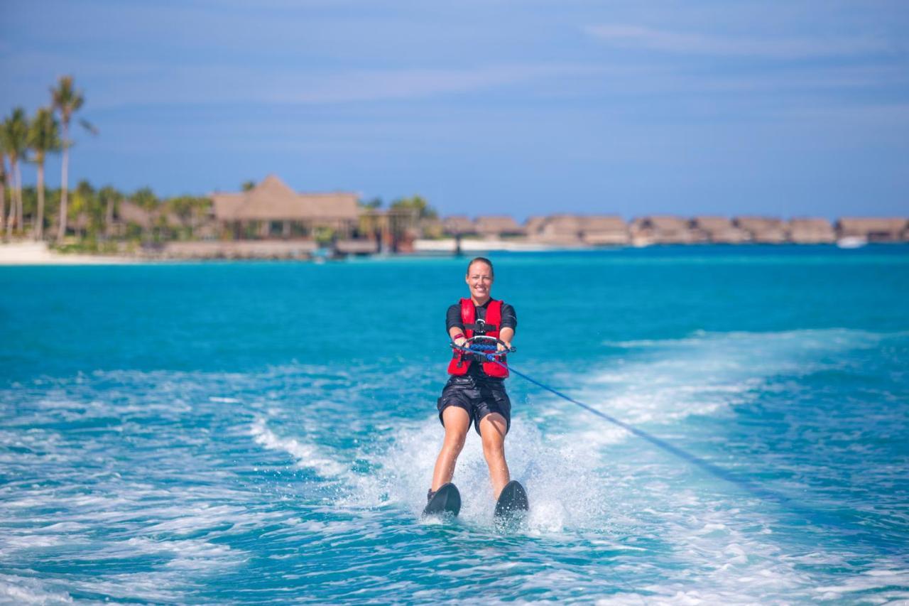 Radisson Blu Resort Maldives With 50 Percent Off On Sea Plane Round Trip 03 Nights & Above Fenfushi Exterior foto A water skier