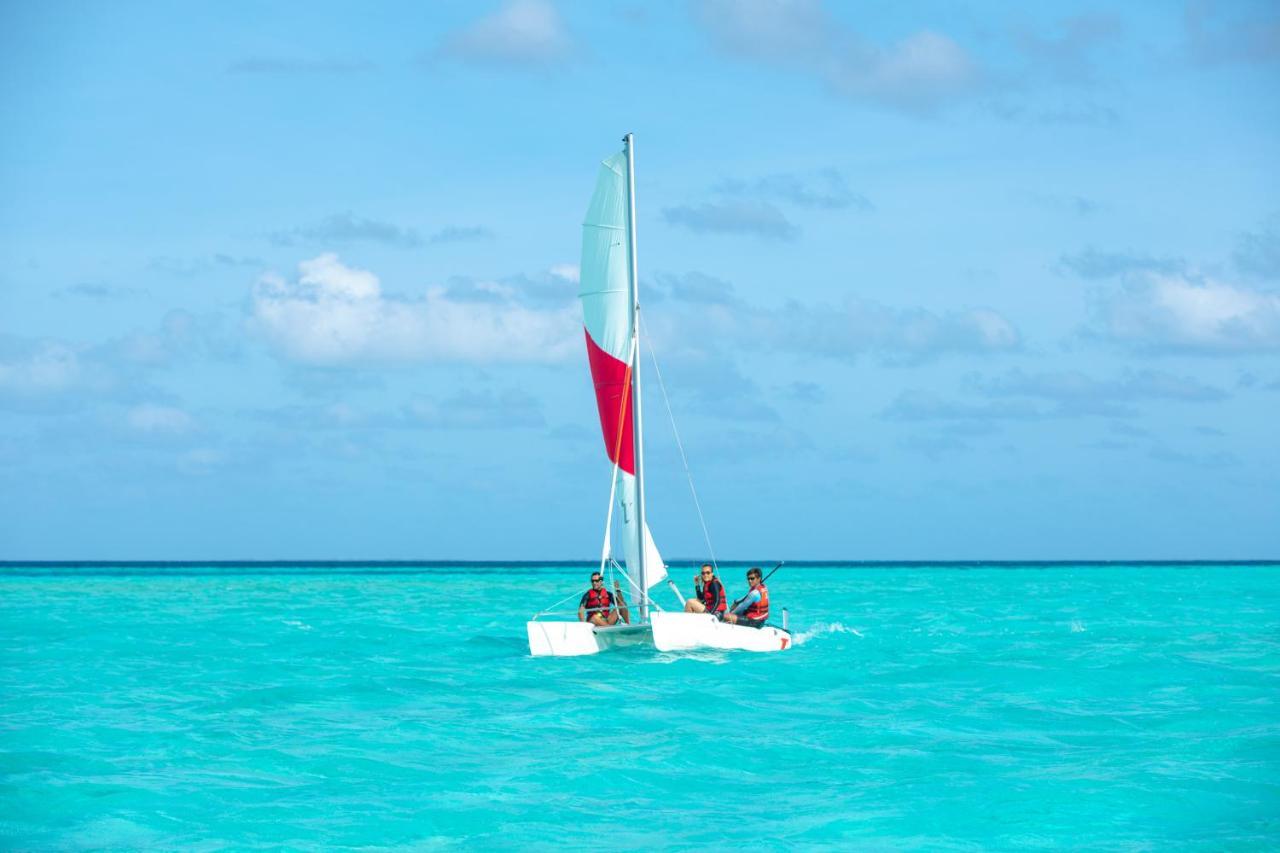 Radisson Blu Resort Maldives With 50 Percent Off On Sea Plane Round Trip 03 Nights & Above Fenfushi Exterior foto A Hobie 16